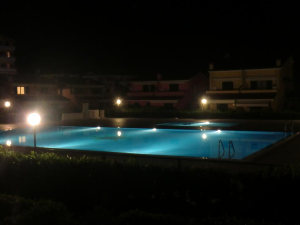 Residence Villaggio Dei Fiori Con Piscina E Posto Spiaggia Incluso Caorle Værelse billede