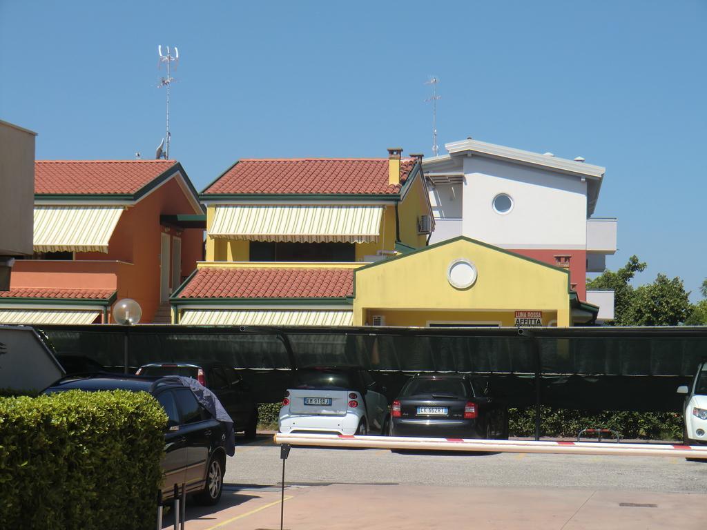 Residence Villaggio Dei Fiori Con Piscina E Posto Spiaggia Incluso Caorle Værelse billede