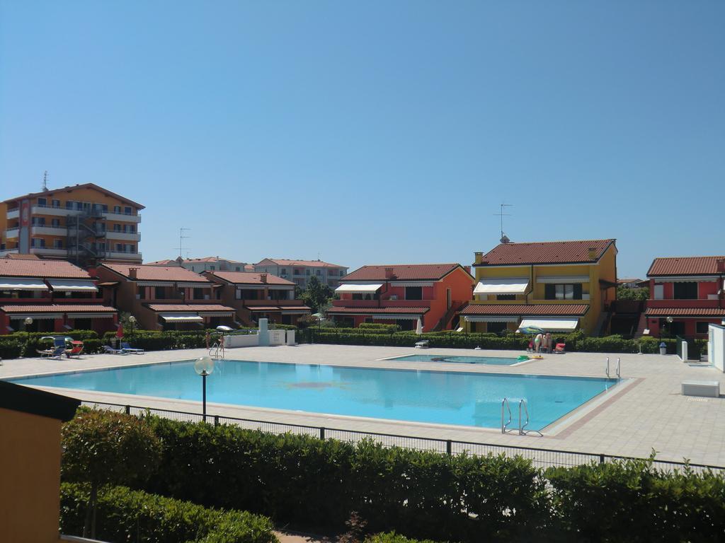 Residence Villaggio Dei Fiori Con Piscina E Posto Spiaggia Incluso Caorle Værelse billede