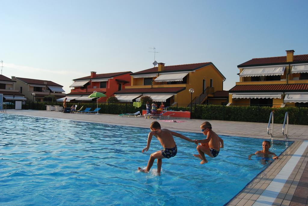 Residence Villaggio Dei Fiori Con Piscina E Posto Spiaggia Incluso Caorle Værelse billede