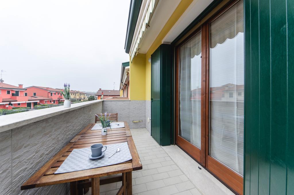 Residence Villaggio Dei Fiori Con Piscina E Posto Spiaggia Incluso Caorle Eksteriør billede
