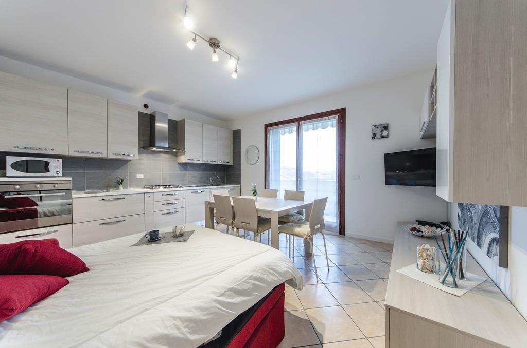 Residence Villaggio Dei Fiori Con Piscina E Posto Spiaggia Incluso Caorle Værelse billede