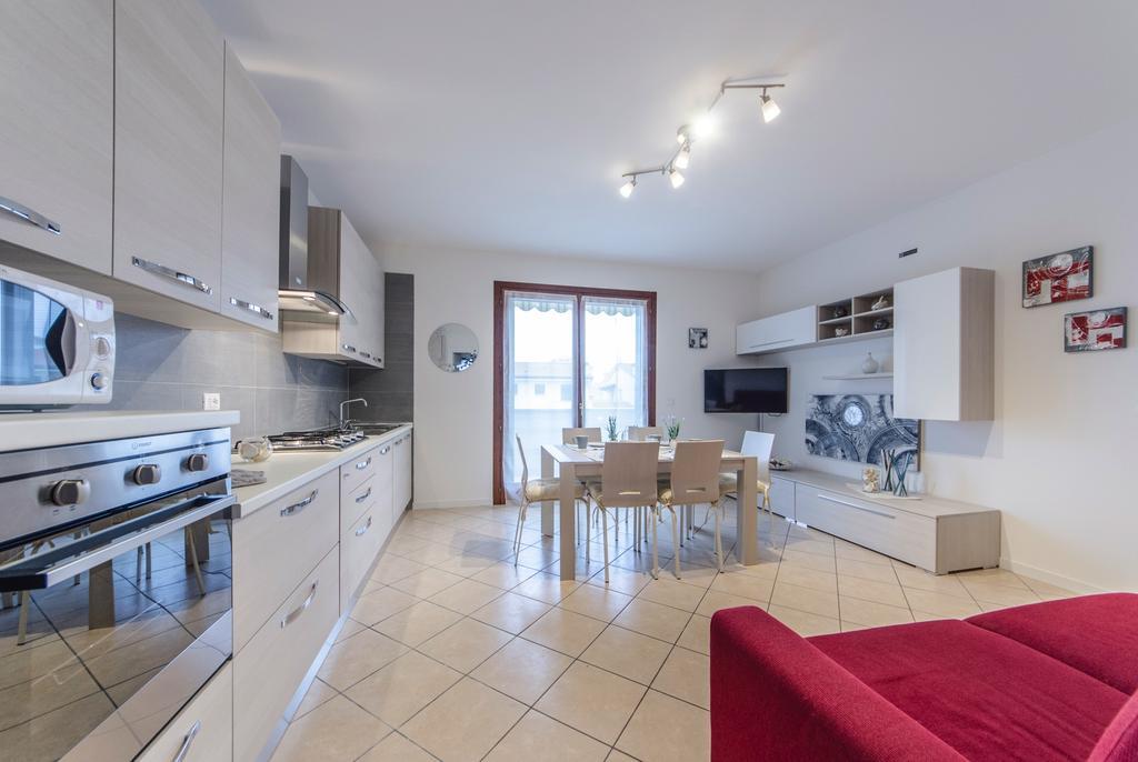 Residence Villaggio Dei Fiori Con Piscina E Posto Spiaggia Incluso Caorle Værelse billede
