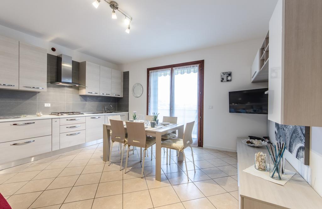 Residence Villaggio Dei Fiori Con Piscina E Posto Spiaggia Incluso Caorle Værelse billede